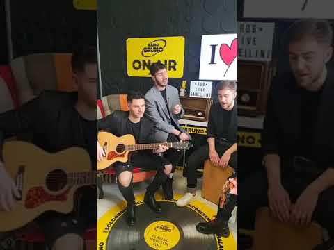 Mini esibizione unplugged di Matteo Camellini a Radio Bruno ExtraTime tramite diretta Instagram.