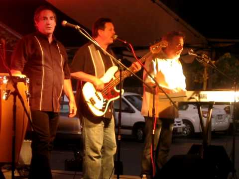 MVI_7120.AVI holy Family Festival 2011 singing group,and people dancing