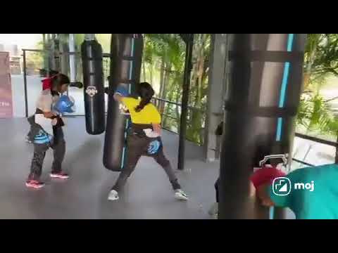 Extra large pu training level rxn karate gloves, cut finger