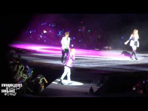 [FANCAM] Taetiseo & EXO - DJ Got Us Falling In Love (121123 SMTOWN in Singapore)