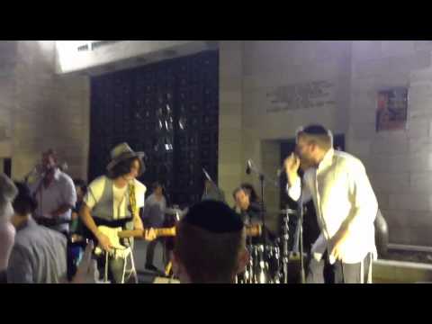 Alex Clare at Chabad Rechavia!