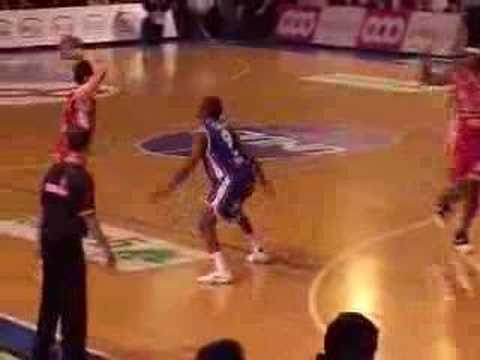 16 10-11-07 Pepinster-BCO - Brunner draait inside en scoort.