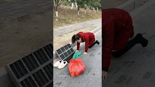 A Heartwarming Act of Kindness: Everyday Heroes Among Us 🙏  #viralvideo #humanity #heroes #ytshorts