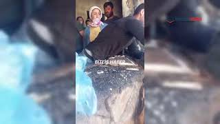 Bitlis'te ev küle döndü, mağdur olan aile dışarda kaldı