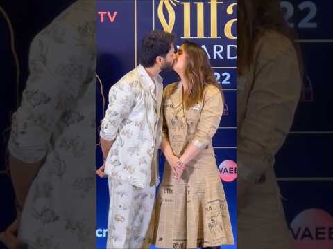 Kareena Kapoor kiss to Shahid Kapoor #shortvideo #bollywood #love #song #ai #kiss #youtubeshorts