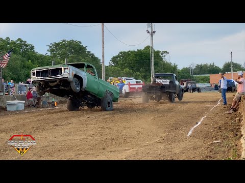 TRUCK TUG OF WAR KENTUCKY TRUCK TUGGERS PARIS KY