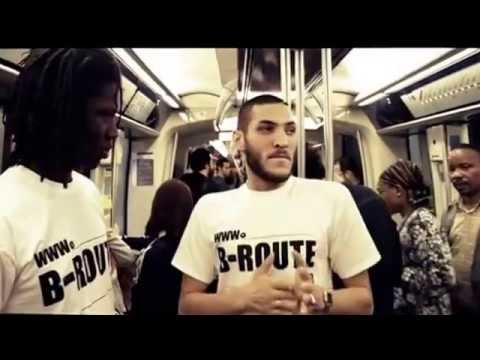 Un rappeur lâche un freestyle de fou dans le métro