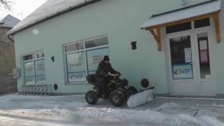 preview picture of video 'Hótolás quaddal (Snow plowing with ATV)'