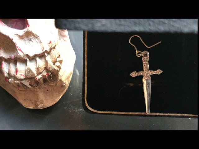 Vídeo relacionado con Yumilok Pendientes de acero inoxidable Oscilantes de espada para hombres y mujeres, Pendientes de aro negro