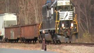 preview picture of video 'Norfolk Southern along Hudson Street in Chester, New York'