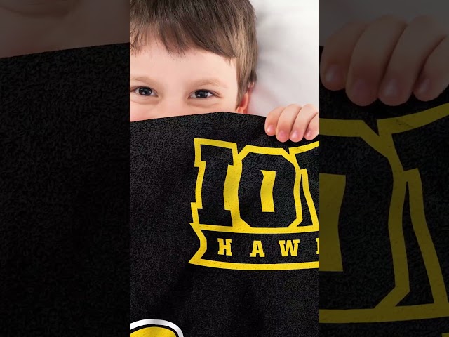 Vídeo relacionado con NCAA Mascot Wordmark - Camiseta de baloncesto, color del equipo, universidad, universidad, iowa hawkeyes, dorado, XX-Large