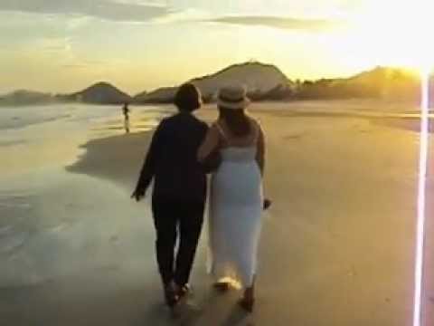 Antonieta e Neide na praia do Guarujá