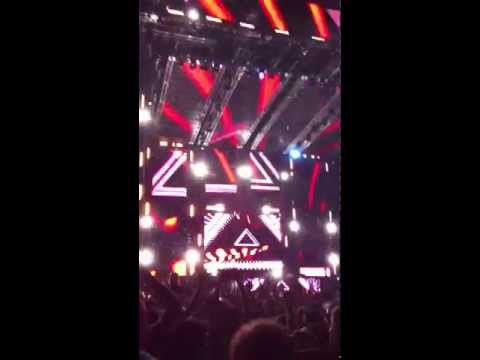 Live Ultra Music Festival 2012 Kaskade - (Hard Rock Sofa - Quasar)