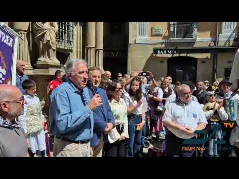 [VIDEO] La Txantrea anuncia sus fiestas en el Ayuntamiento con dantzaris,  gigantes y joaldunak