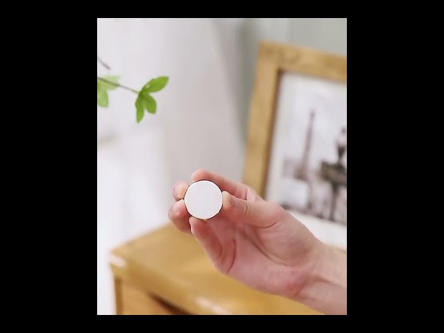 Vídeo relacionado con EQLEF llavero magnetico pared, soporte de llave magnética fuerte en la nube soporte de imán de llave de gancho pegajoso 1 pieza (1)