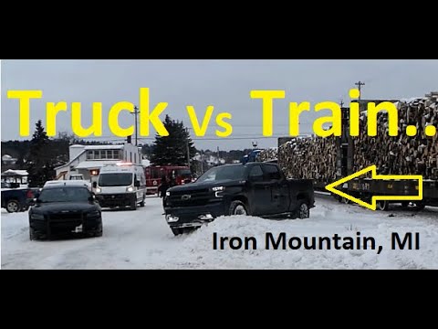 NB Freight Train Hits Pickup Truck In Iron Mountain, MI! | Jason Asselin