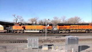 preview picture of video 'BNSF # 7359, #5086 lead Westbound stack train in Belen , New Mexico'