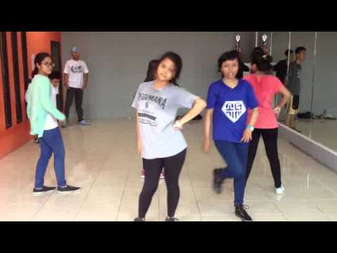 4MIRACLE Dance Practice with Back Dancer