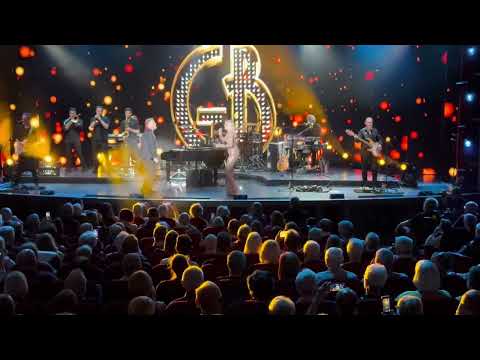 LEANNE JARVIS sings with @GaryBarlowOfficial on the Iona - “RELIGHT MY GIRE”