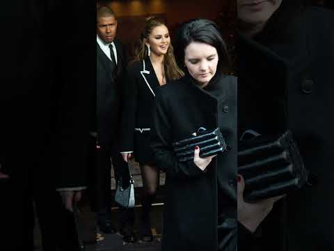 Selena Gomez leaves her hotel #actress