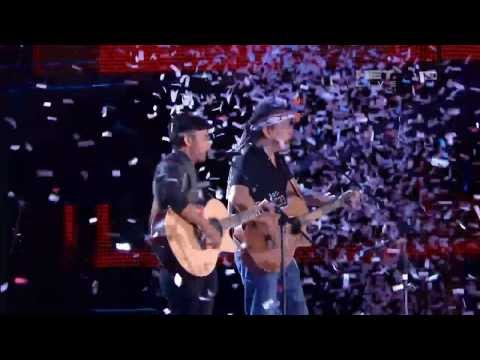 Konser Iwan Fals dan Iwan S. Manurung NET tv di Medan - Bento