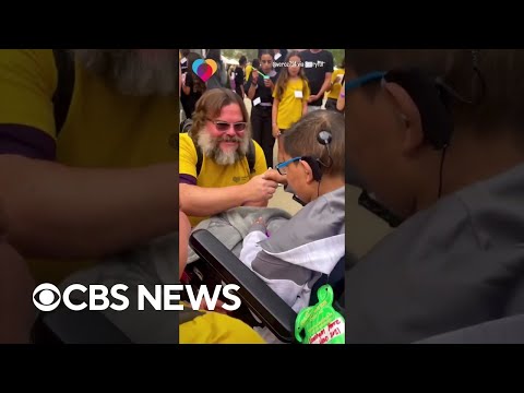 Jack Black sings to a terminally ill fan, who had a love for “School of Rock” #shorts