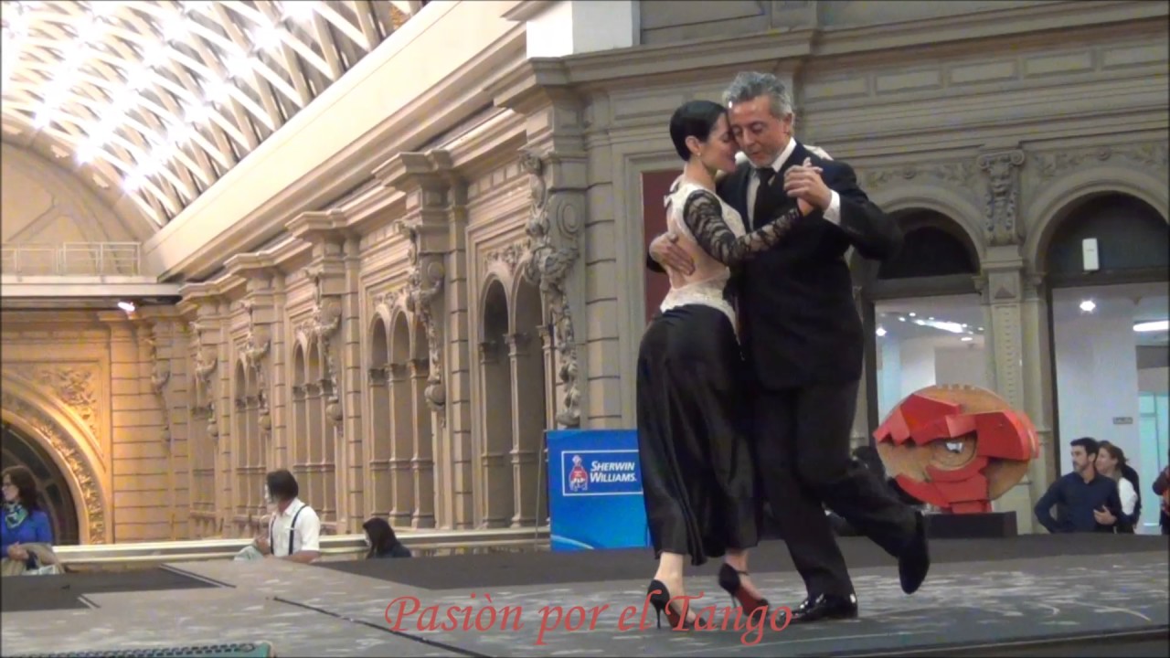 JIMENA SALZMAN y FERNANDO GORDILLO Bailando el Tango PACIENCIA en C. C. BORGES GALERIAS PACIFICO