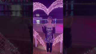 水着美女がナイトプールでかわいいダンス！