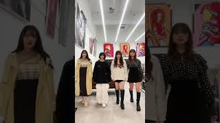 左から２番目の女、脚広げすぎてヤバイ… #shorts