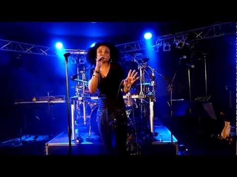 Kim Sanders mit "Killing Me Softly" auf der Ü30 Party im Aachener Tivoli am 07.04.2012