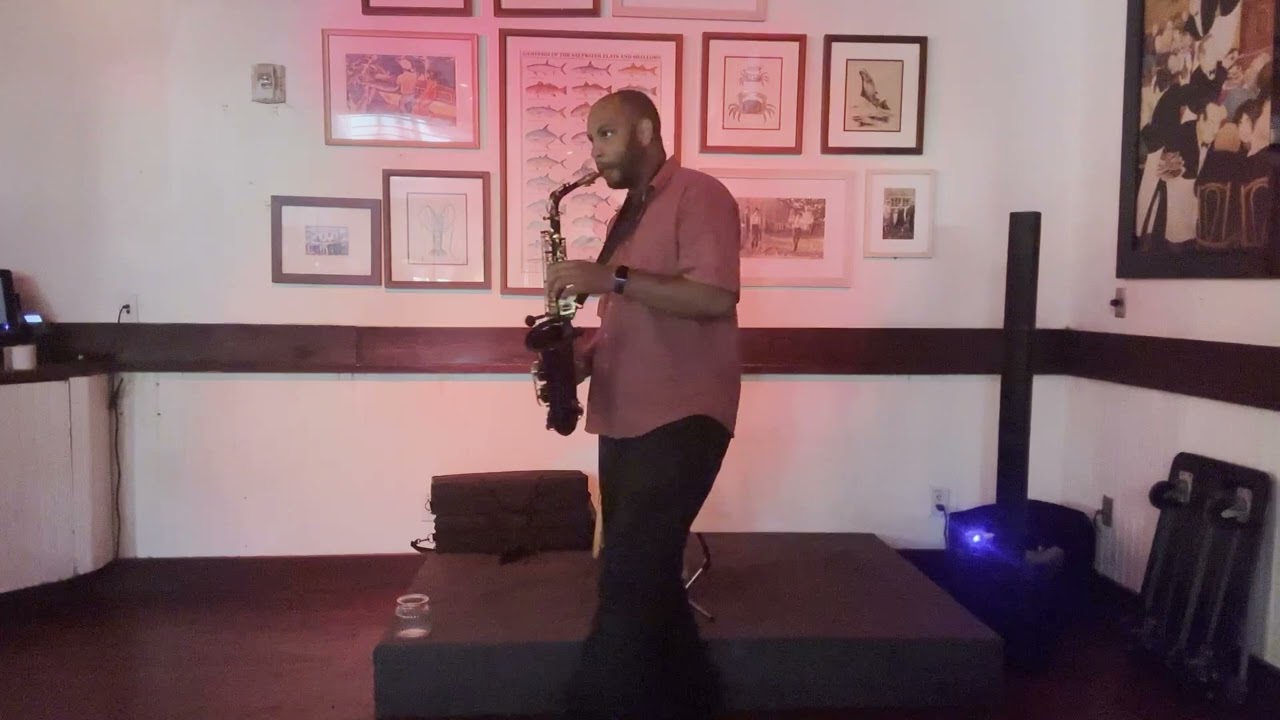 Saxophone Lee Jones