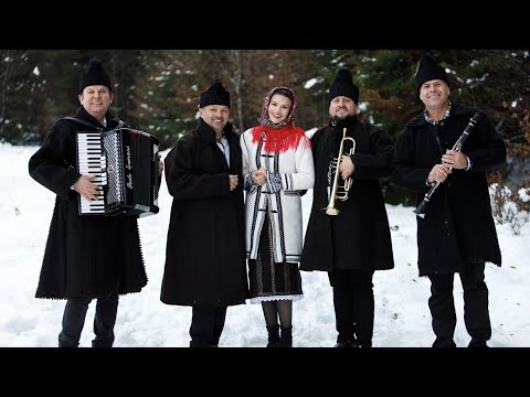 Formatia UNIC BAND Suceava  -  Sfantă-i seara de Crăciun 4K