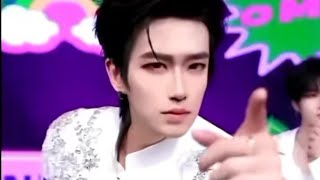 ᴊɪᴇᴊɪᴇ Qᴜ ɴᴀʟᴇ / 𝐒𝐖𝐡 💕ᏝꭵᎷꭵꮑꮆ💕 His version of this Dance 😅 He's naturally funny 🤭 #douyin #live #fyp 