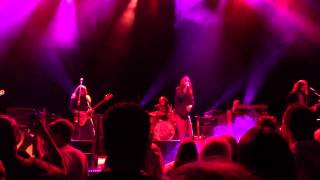 The Black Crowes - Movin&#39; on Down the Line