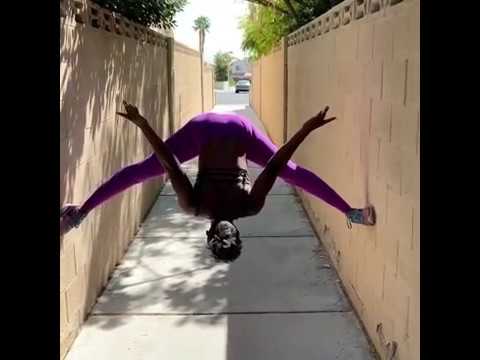 How Women Stretch and Split on Instagram - 055 - kemistri - Kemistri the Contortionist