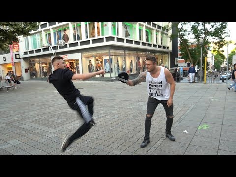 TORNADOKICK Leuten auf der Street beibringen - HEFTIGER TYP 😲 | Michael Smolik