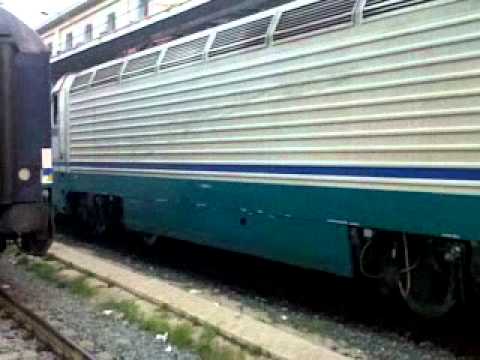 Salerno il Loco. dell' ICN 1910 si guasta e si aggancia una E402B