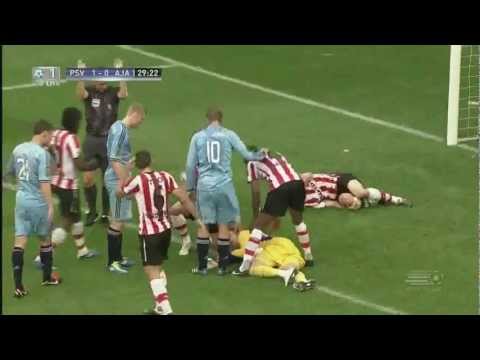 Tyton raakt bewusteloos (Knock Out) na ongelukkige botsing.