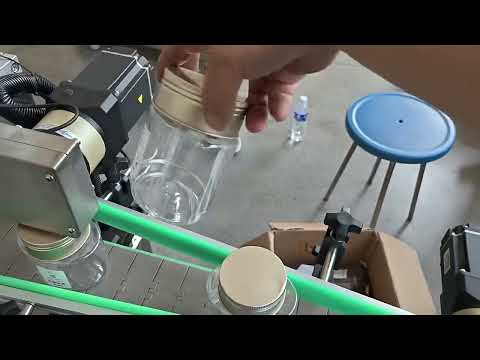 Oval bottle double-sided labeling machine with pneumatic alignment