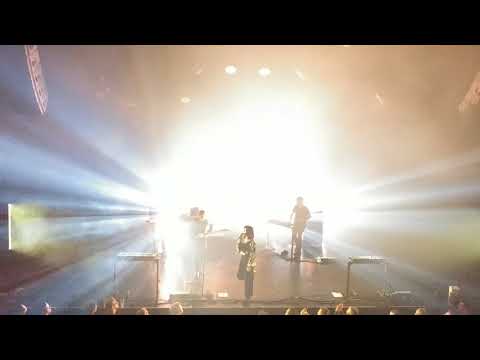 CyrielR - The Naked and Famous, Hearts like Ours, Live in Utrecht