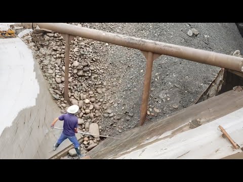 Barge unloading 3000 tons of large cobblestone - Barge work - relaxing video