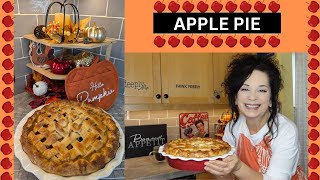 HOW TO MAKE AN APPLE PIE