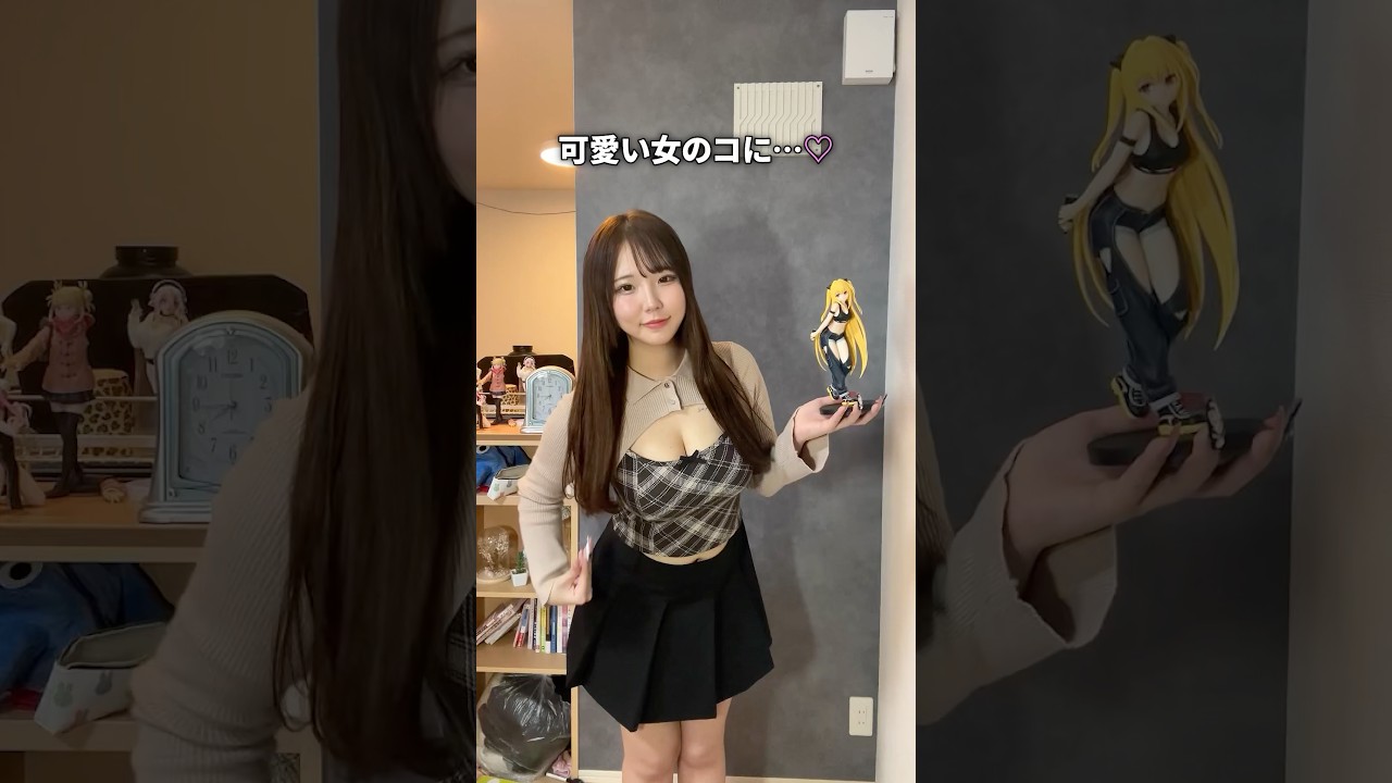 可愛い女の子に謎の生物が襲撃するドッキリ