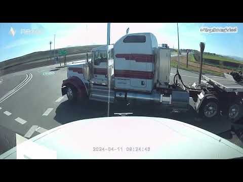 OMG Moments Caught By Semi Truck Drivers   27