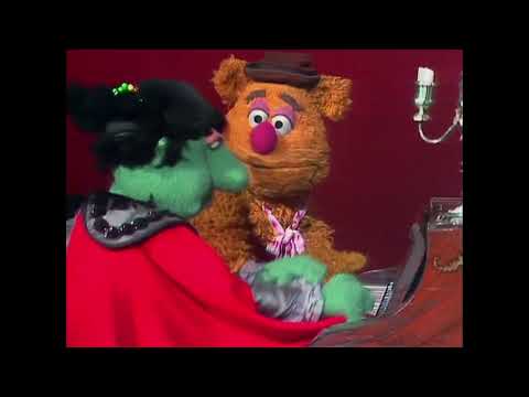 The Muppet Show - 418: Christopher Reeve - “The Toreador Song” (1980)
