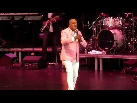 'The Legendary' Peabo Bryson - "Reaching For The Sky" Clip (LIVE)