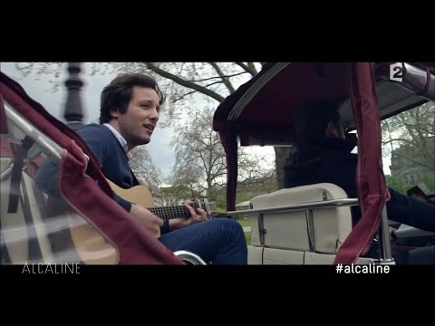 Vianney chante Labello, sur un tuk-tuk en plein Paris !