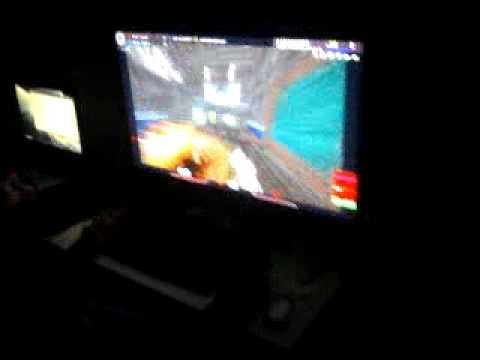LeXXon playing QuakeLive via trackball