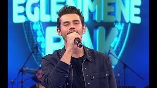 İrem Derici ile Eğlenmene Bak - Cem Belevi - Aç Kollarını