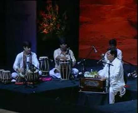 Hoshwalon ko khabar kya .. Jagjit Singh Live.. Gazal-1